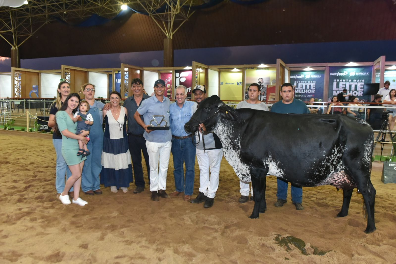 Zebu do Bem voluntários da ABCZ fazem doação de sangue em Uberaba MG